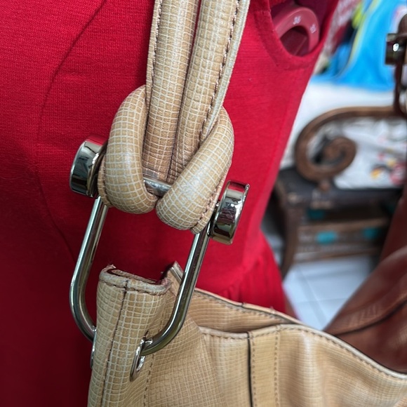 Calvin Klein   Shoulder Bag Tan  EUC 17w x 13h  Fine Stitching  hobo bag large - Picture 3 of 16